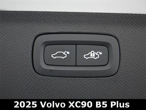 Used 2025 Volvo XC90 B5 Plus w/ Protection Package Premier image 25