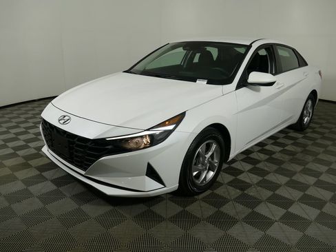 Used 2022 Hyundai Elantra SE FWD image 7