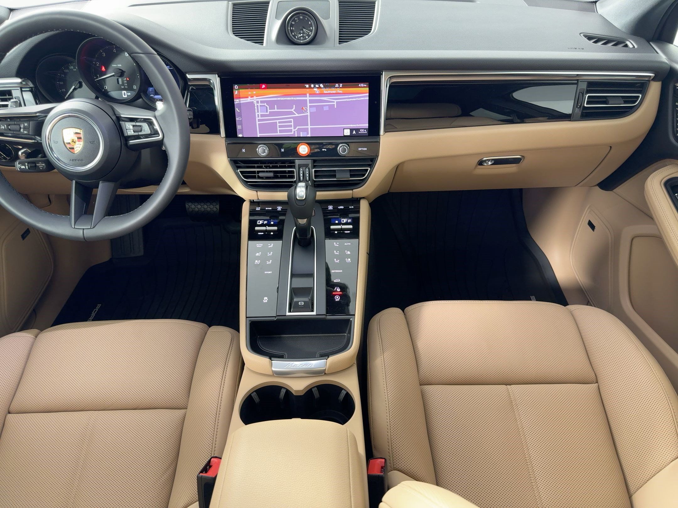 Certified 2026 Porsche Macan AWD/4WD image 28