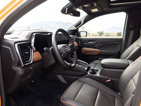 Used 2025 GMC Canyon AT4 w/ Technology Plus Package AWD/4WD image 14