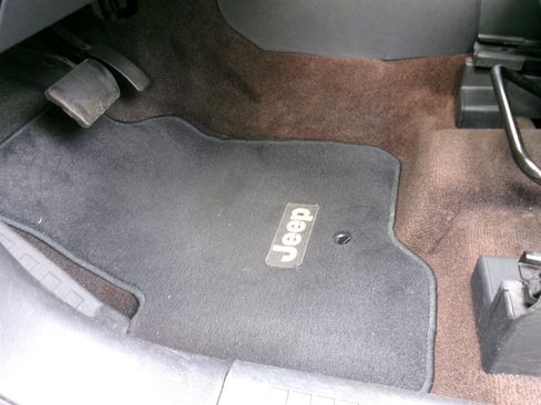 Used 2014 Jeep Compass Latitude w/ Sun/Sound Group image 13