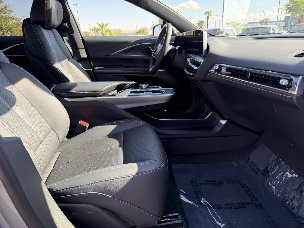 Used 2024 Cadillac Lyriq Sport AWD/4WD image 15