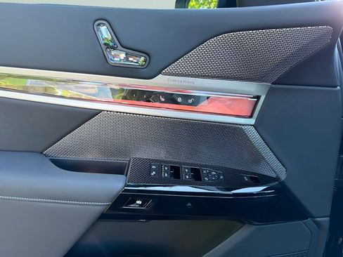 New 2026 BMW 740i w/ Executive Package RWD image 11