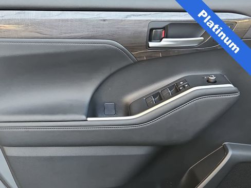 Used 2023 Toyota Highlander Platinum FWD image 28