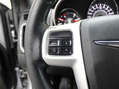 Used 2013 Chrysler 200 Touring image 9