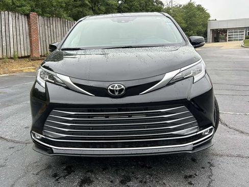 New 2026 Toyota Sienna Limited FWD image 8