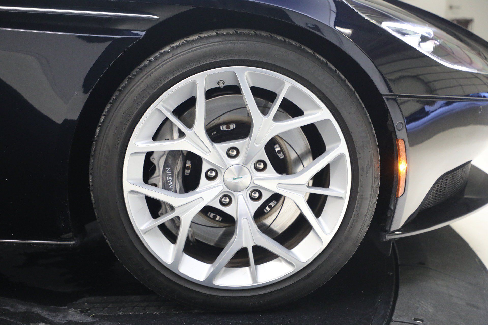 Used 2019 Aston Martin DB11 Volante RWD image 25