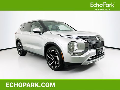 Used 2024 Mitsubishi Outlander SE image 1