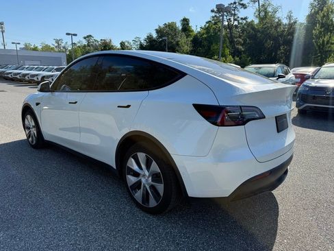 Used 2022 Tesla Model Y Long Range image 14