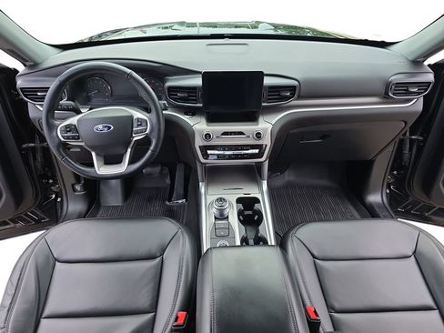 Used 2022 Ford Explorer XLT w/ Equipment Group 202A AWD/4WD image 9