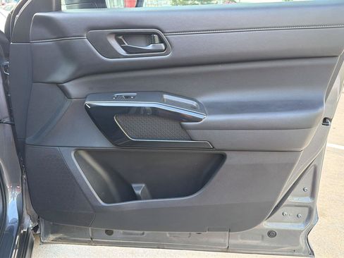 Used 2025 Nissan Pathfinder S FWD image 29