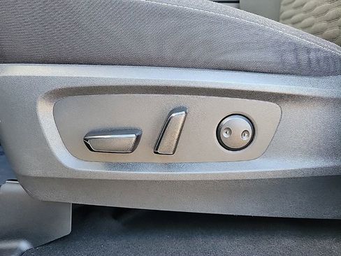 Used 2022 Nissan Pathfinder SV image 12