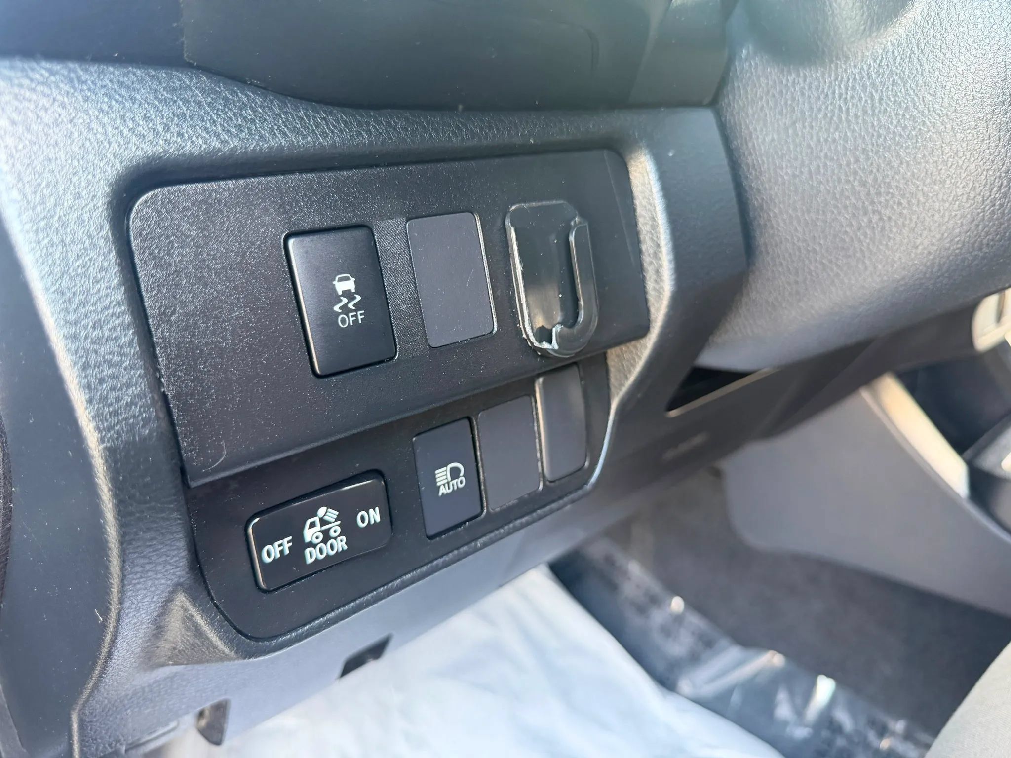 Used 2020 Toyota Tacoma SR w/ SR Convenience Package RWD image 14
