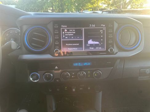 Used 2021 Toyota Tacoma TRD Off-Road w/ Technology Package AWD/4WD image 9