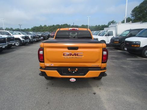 Used 2025 GMC Canyon AT4 w/ Technology Plus Package AWD/4WD image 6
