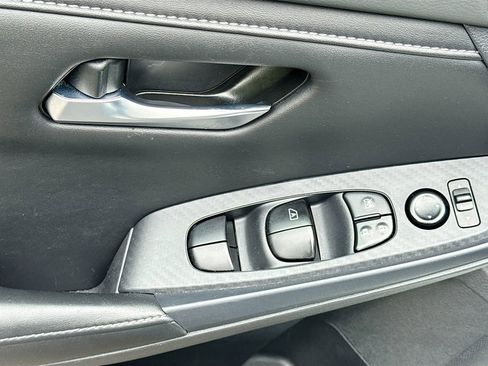 Used 2022 Nissan Sentra SV FWD image 14