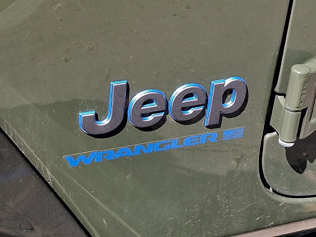 Used 2024 Jeep Wrangler Unlimited w/ Convenience Group AWD/4WD image 5