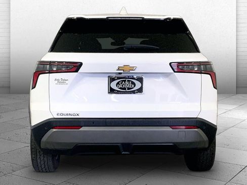 Used 2026 Chevrolet Equinox LT FWD image 3