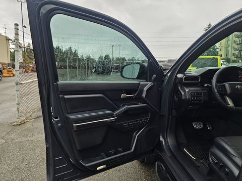 Used 2025 Toyota Tacoma TRD Sport AWD/4WD image 19