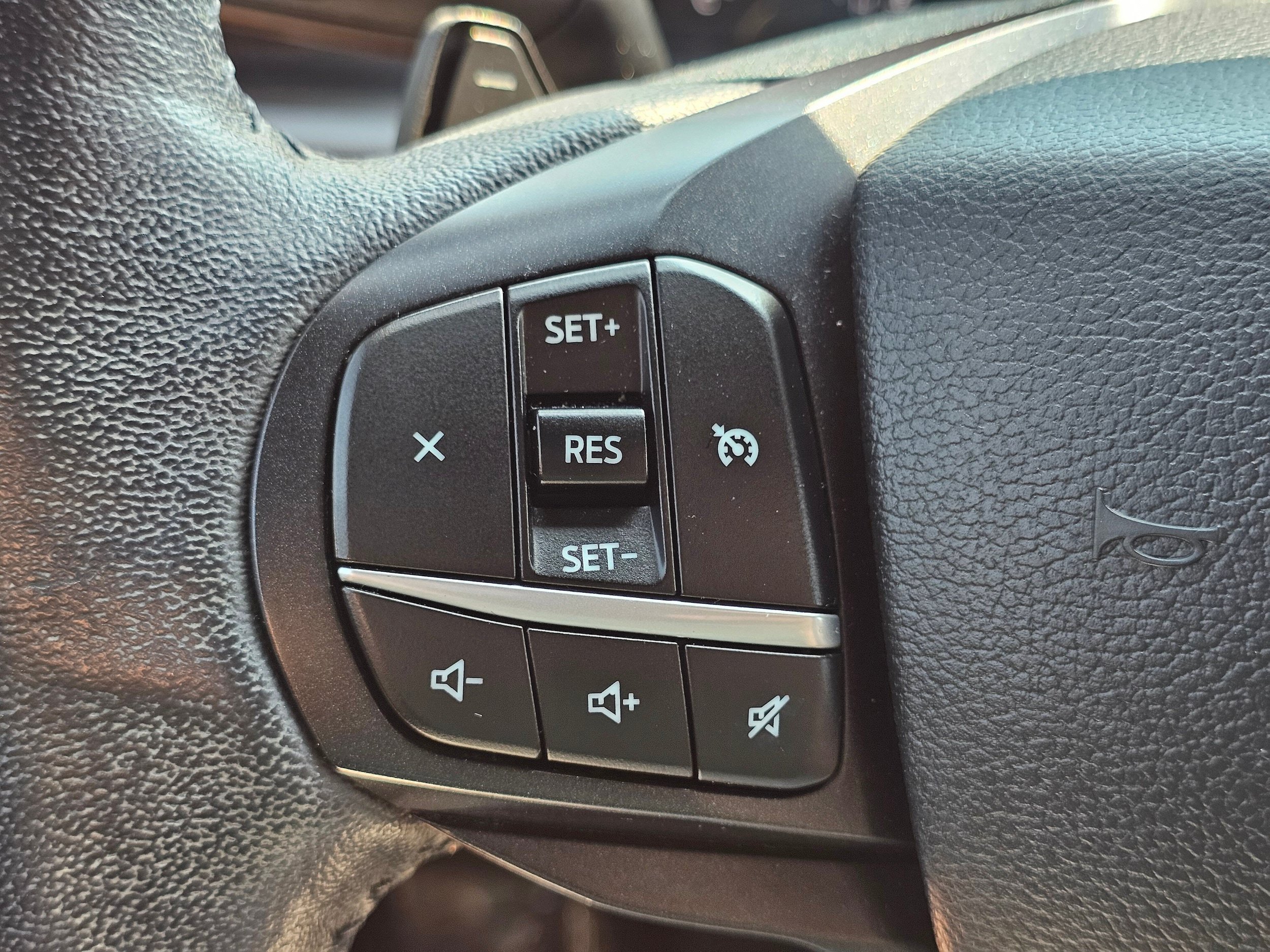 Used 2020 Ford Explorer XLT w/ Equipment Group 202A AWD/4WD image 27