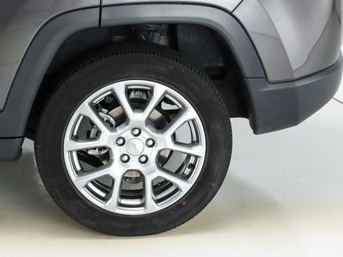 Used 2022 Jeep Compass Latitude AWD/4WD image 8