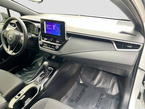 Used 2025 Toyota Corolla Hatchback image 27