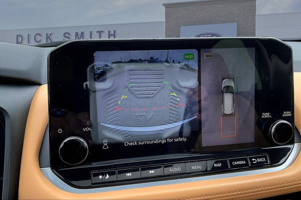 Used 2023 Nissan Rogue Platinum FWD image 14