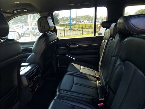 Used 2024 Jeep Wagoneer L Series II image 28