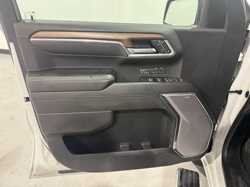 Used 2022 Chevrolet Silverado 1500 High Country w/ High Country Premium Package AWD/4WD image 17