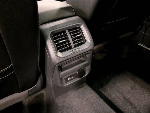 Used 2024 Volkswagen Tiguan SE R-Line AWD/4WD image 10
