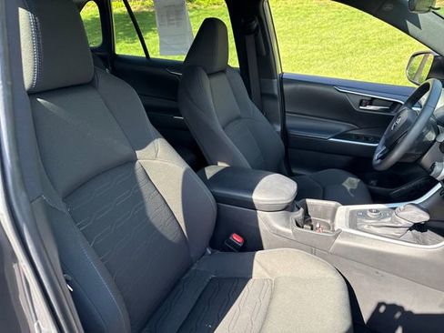 Used 2024 Toyota RAV4 SE w/ Convenience Package AWD/4WD image 13