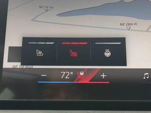 Used 2025 BMW X7 xDrive40i w/ Premium Package image 24