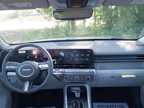 New 2027 Hyundai Kona SE FWD image 17