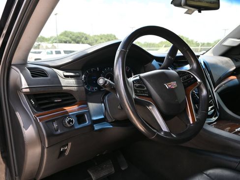 Used 2018 Cadillac Escalade Premium Luxury w/ LPO, Radiant Package RWD image 18