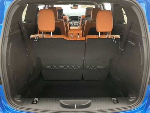 New 2026 Chrysler Pacifica Pinnacle image 18
