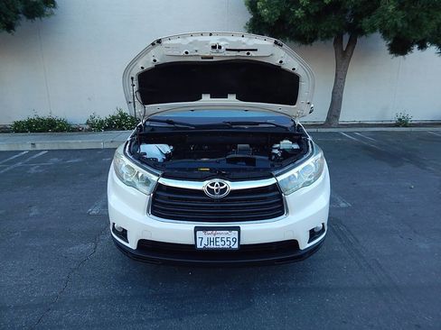 Used 2015 Toyota Highlander Plus FWD image 36