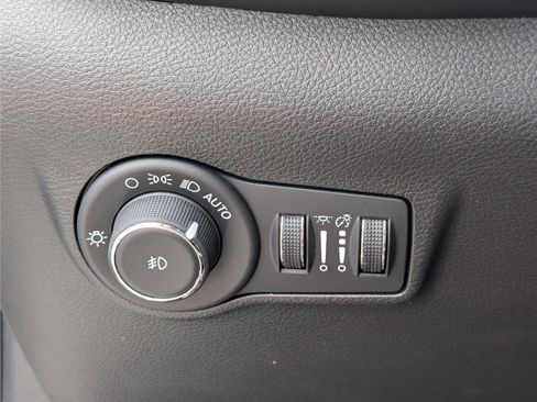 Used 2024 Jeep Compass Latitude AWD/4WD image 19