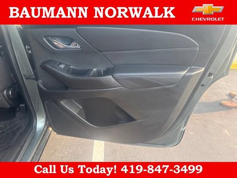 Used 2023 Chevrolet Traverse LT FWD image 31