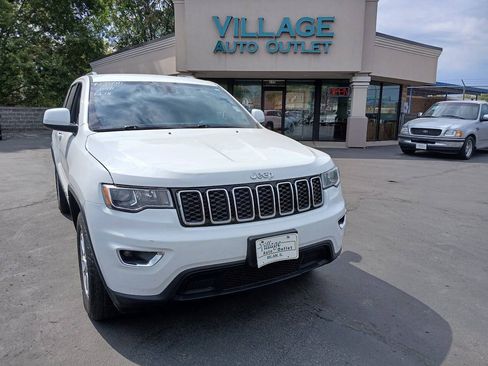 Used 2018 Jeep Grand Cherokee Laredo AWD/4WD image 7