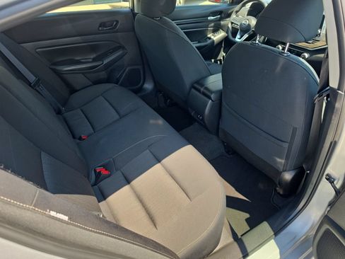 Used 2025 Nissan Altima 2.5 SV FWD image 10
