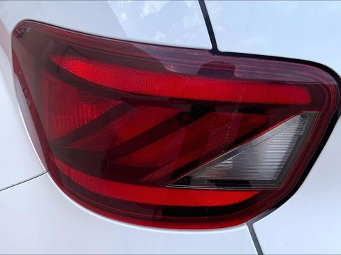 Certified 2025 Hyundai Venue SEL FWD image 27
