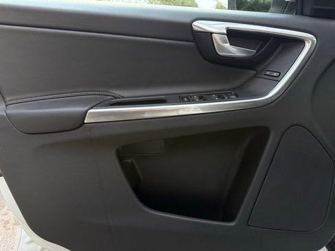 Used 2015 Volvo XC60 T5 Premier w/ Proximity Package image 23