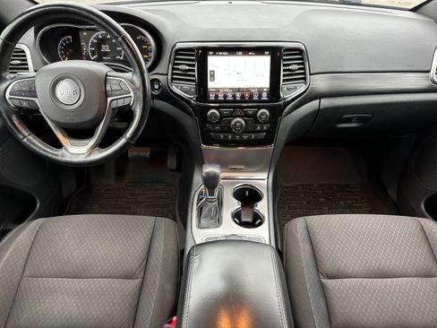 Used 2020 Jeep Grand Cherokee Laredo w/ 18" Wheel & 8.4" Radio Group image 13