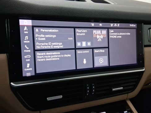 Used 2021 Porsche Cayenne image 21