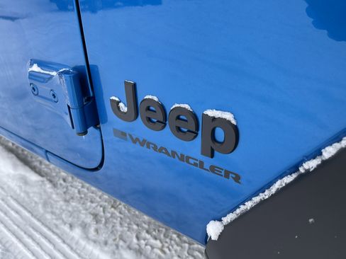 Used 2024 Jeep Wrangler Sport S image 19