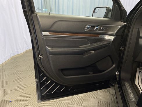 Used 2017 Ford Explorer Limited image 11