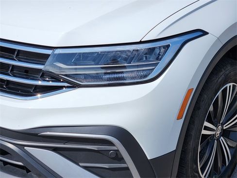 Used 2024 Volkswagen Tiguan SE image 10