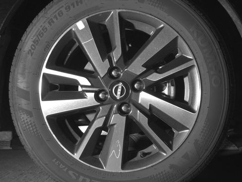 Used 2025 Nissan Versa SV FWD image 13