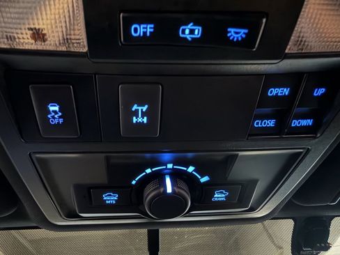 Used 2016 Toyota Tacoma TRD Off-Road image 15