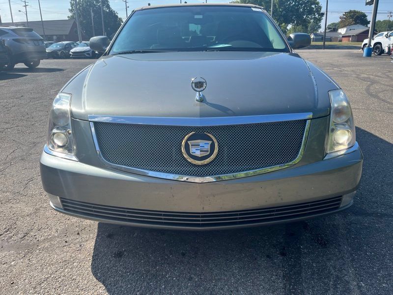 Used 2011 Cadillac DTS FWD image 2